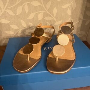 Jack Rogers,Worth Flat Sandal,Style #112121SA01,Color 042-PlatinumGold,Size5 1/2